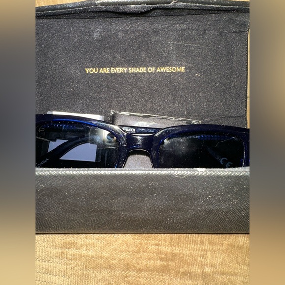 Ladies/unisex sunglasses by Prive Reaux NWT with case and cleaning cloth - Picture 7 of 15